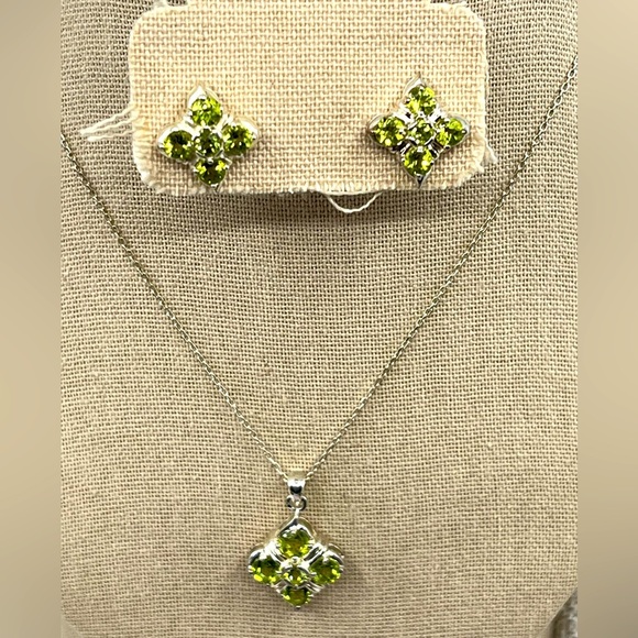 Vintage Sterling Silver Natural Green Peridot Gemstone Necklace & Earring Set - Picture 3 of 17